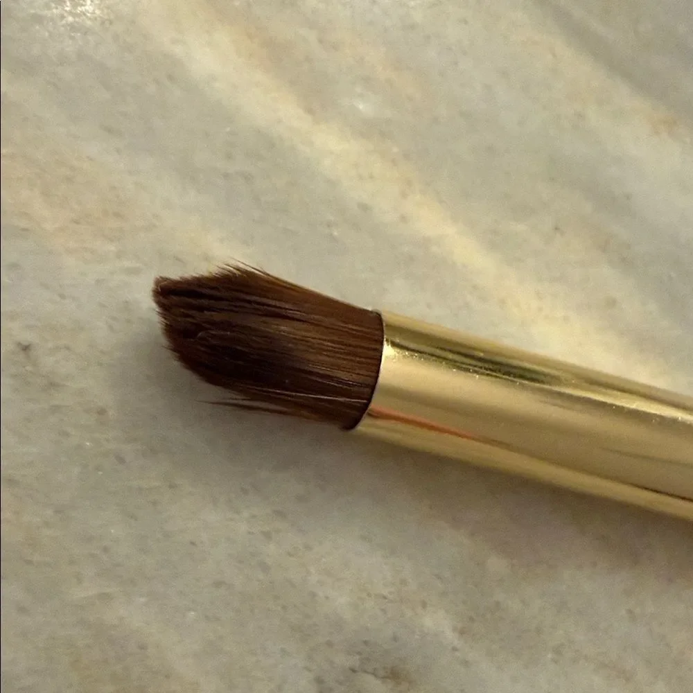White and Gold Tapered Eyeshadow Crease Smudger Makeup Brush